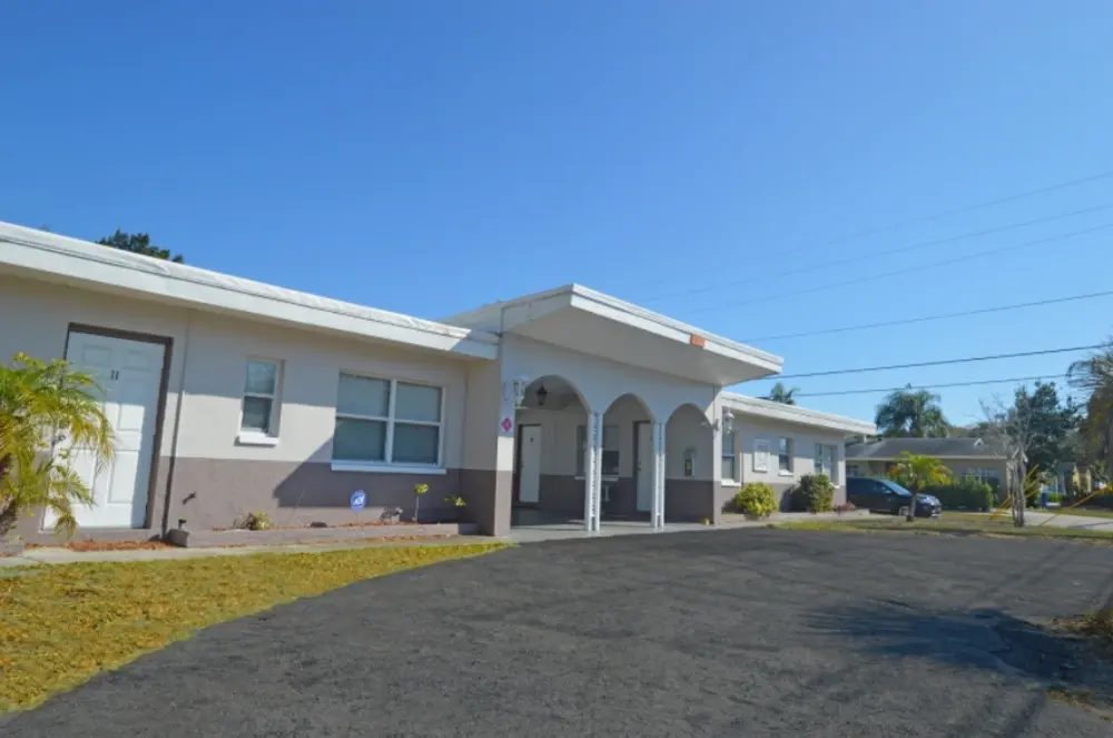 Ruby Apartments photo 2